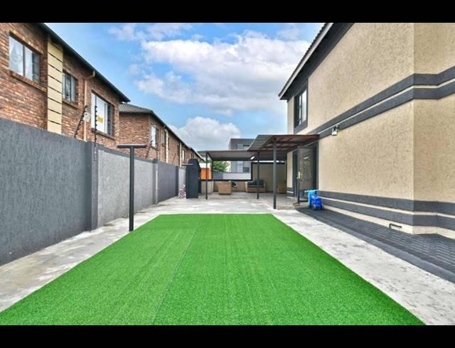 3 BEDROOM HOUSE FOR SALE IN SONNEVELD